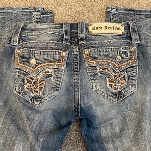 ROCK REVIVAL JEAN! **NEEDS REPAIRED** size 26x31